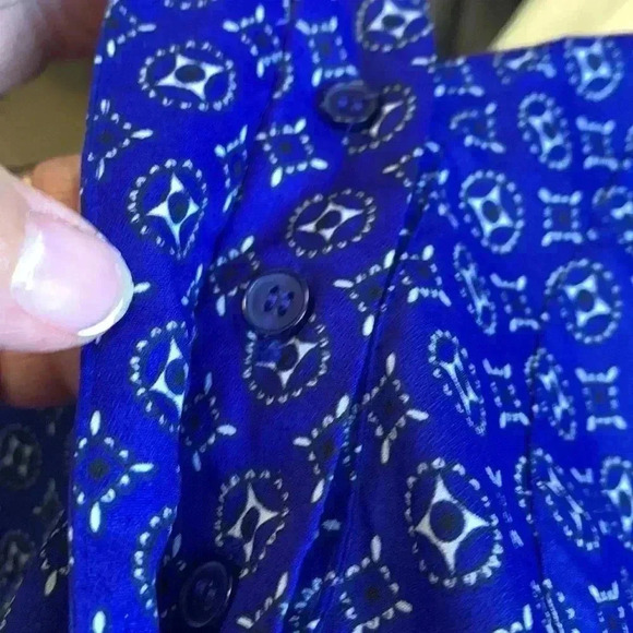 Cynthia Rowley lightweight tunic with planket which hides 3 buttons, V neck - Picture 8 of 8